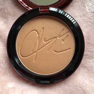 MAC by Aaliyah Bronzing Powder